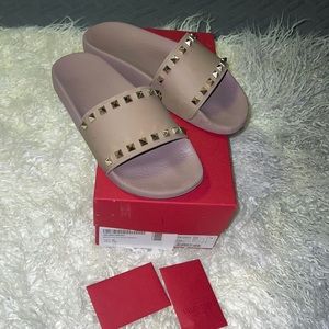 Valentino rockstud SZ 38  100%authentic nude